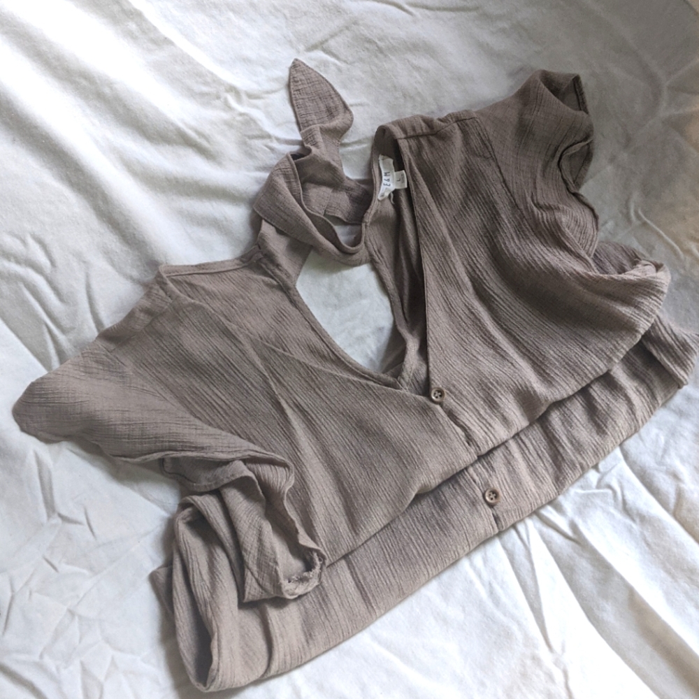 Neutral flowy blouse